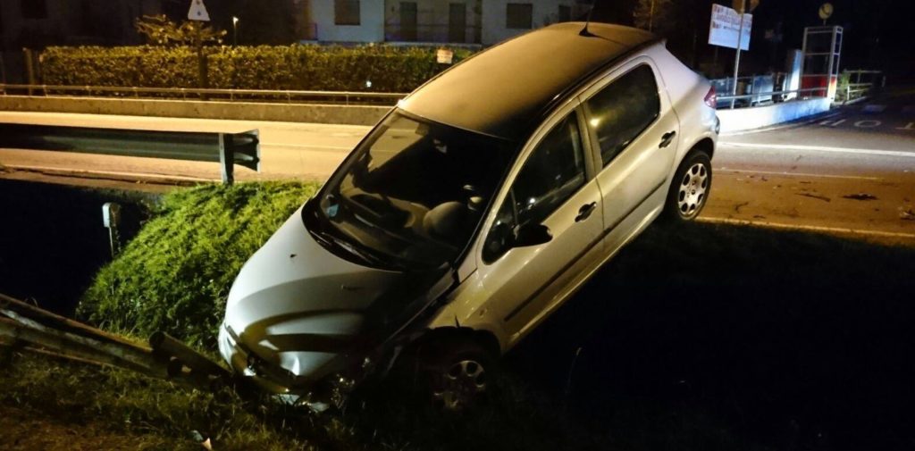 incidente-conca-verde-auto-nella-scarpata