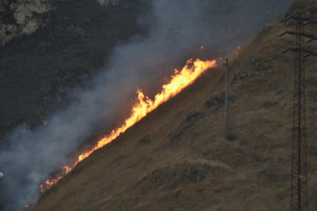 fiamme-incendio-pontenossa