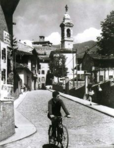 campanile-e-chiesa-gazzaniga-negli-anni-50