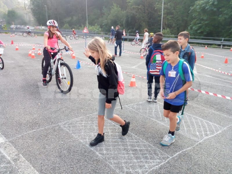 bambini iperattivi e biciclette a scuola