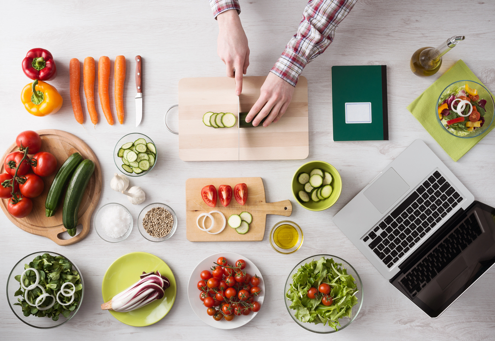 Alimentazione sostenibile per studenti universitari: come mangiare bene senza spendere una fortuna