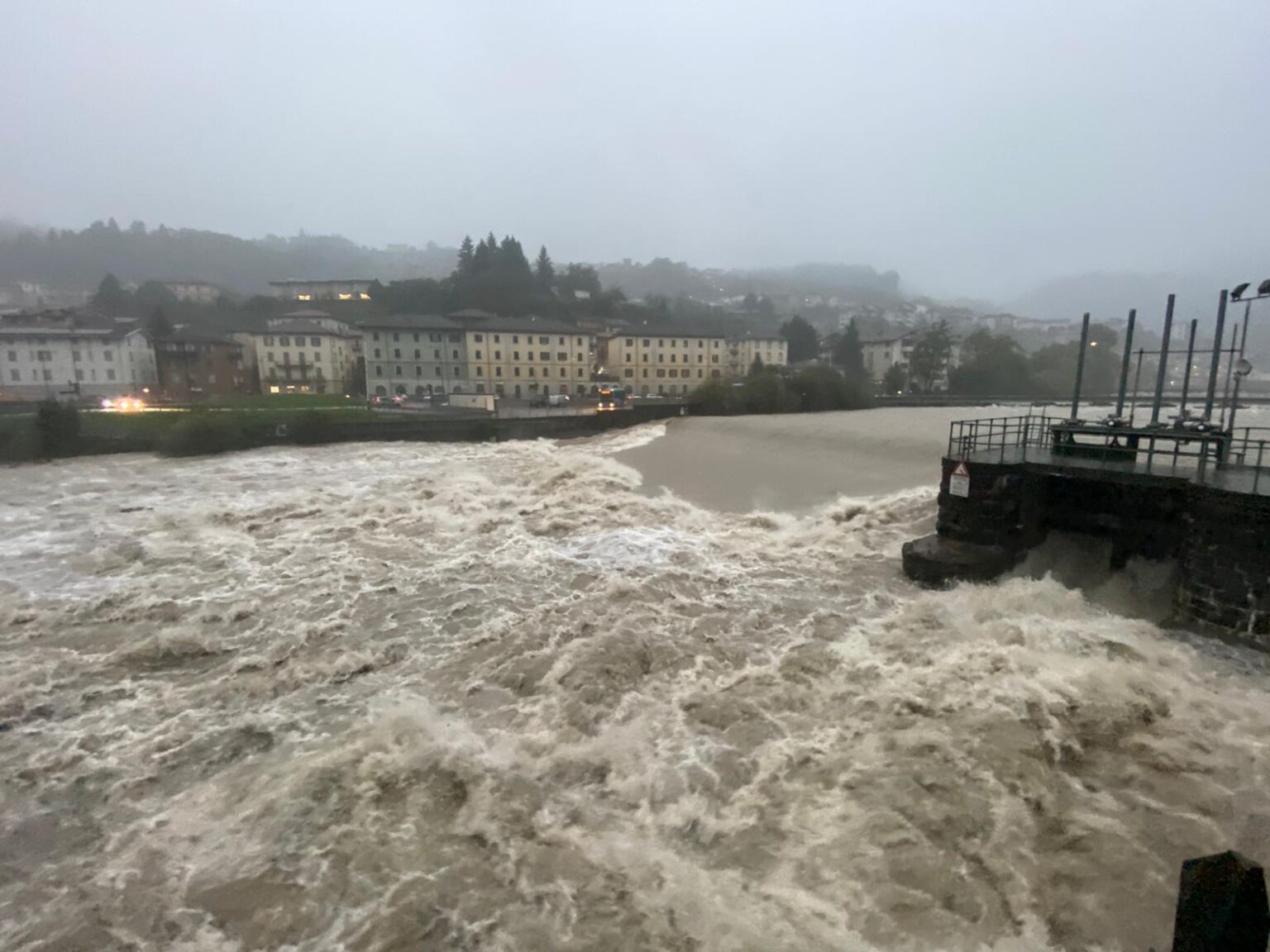 Gioved Ottobre Alle La Piena Del Fiume Serio