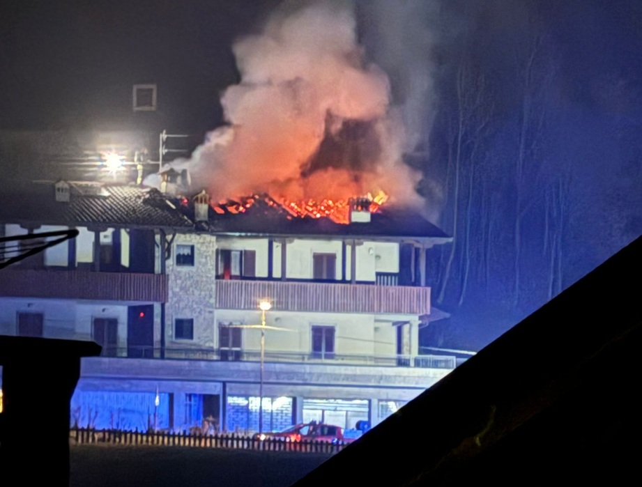 incendio tetto villa d'ogna